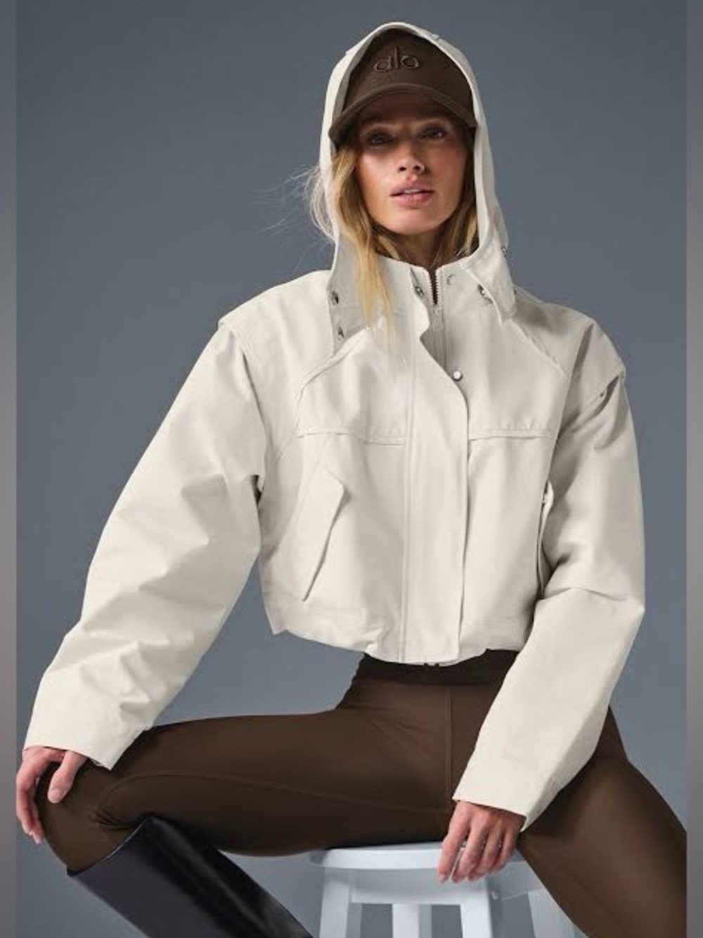Alo Yoga Cropped Unify Jacket in ivory size Small